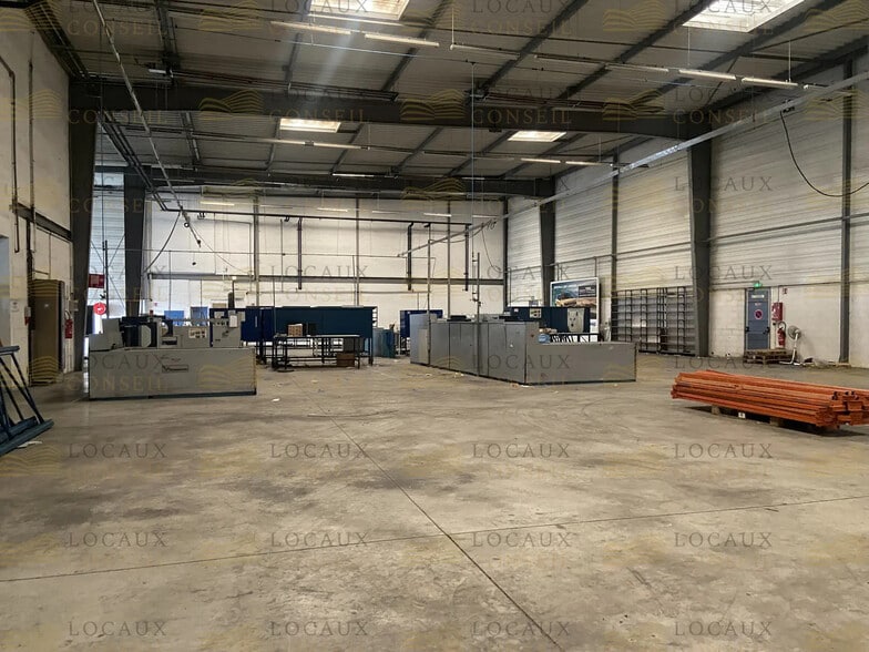 Local d’activités dans La Courneuve à louer - Photo de l’immeuble – Image 1 sur 13