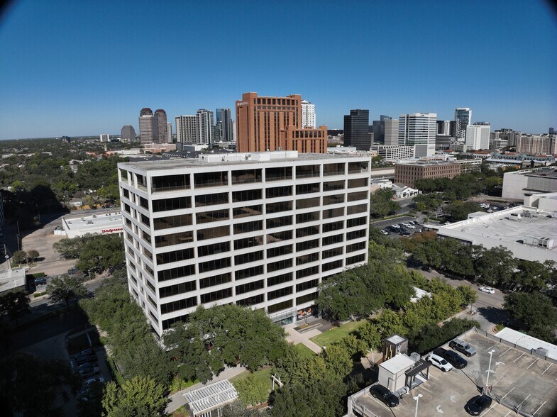 5251 Westheimer Rd, Houston, TX à louer – Image 2 sur 43