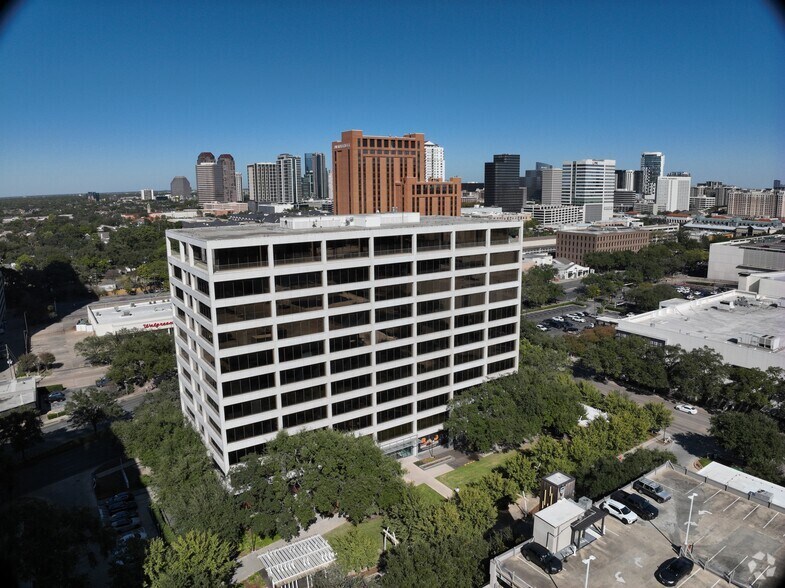 5251 Westheimer Rd, Houston, TX à louer – Image 2 sur 43