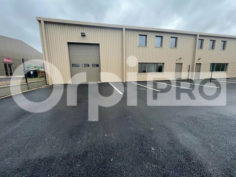 Industriel/Logistique dans Vrigny à louer - Photo de l’immeuble – Image 1 sur 5