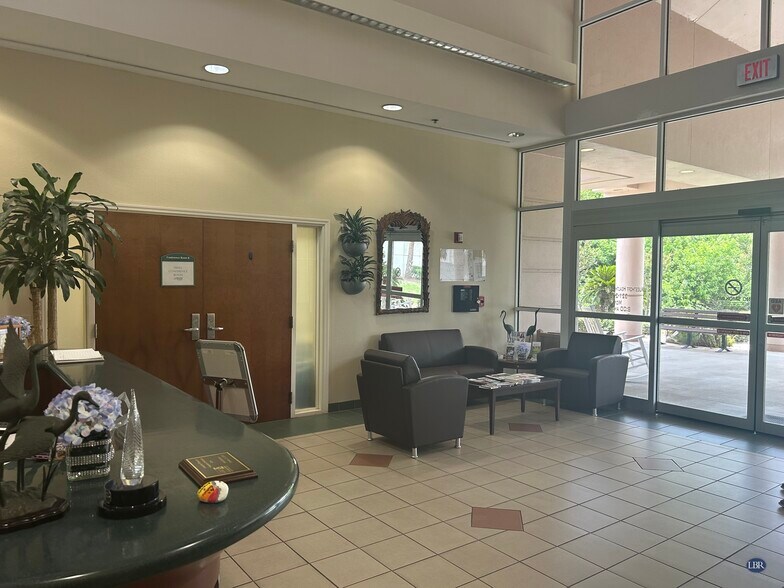 8060 Spyglass Hill Rd, Melbourne, FL à louer - Photo de l’immeuble – Image 3 sur 9