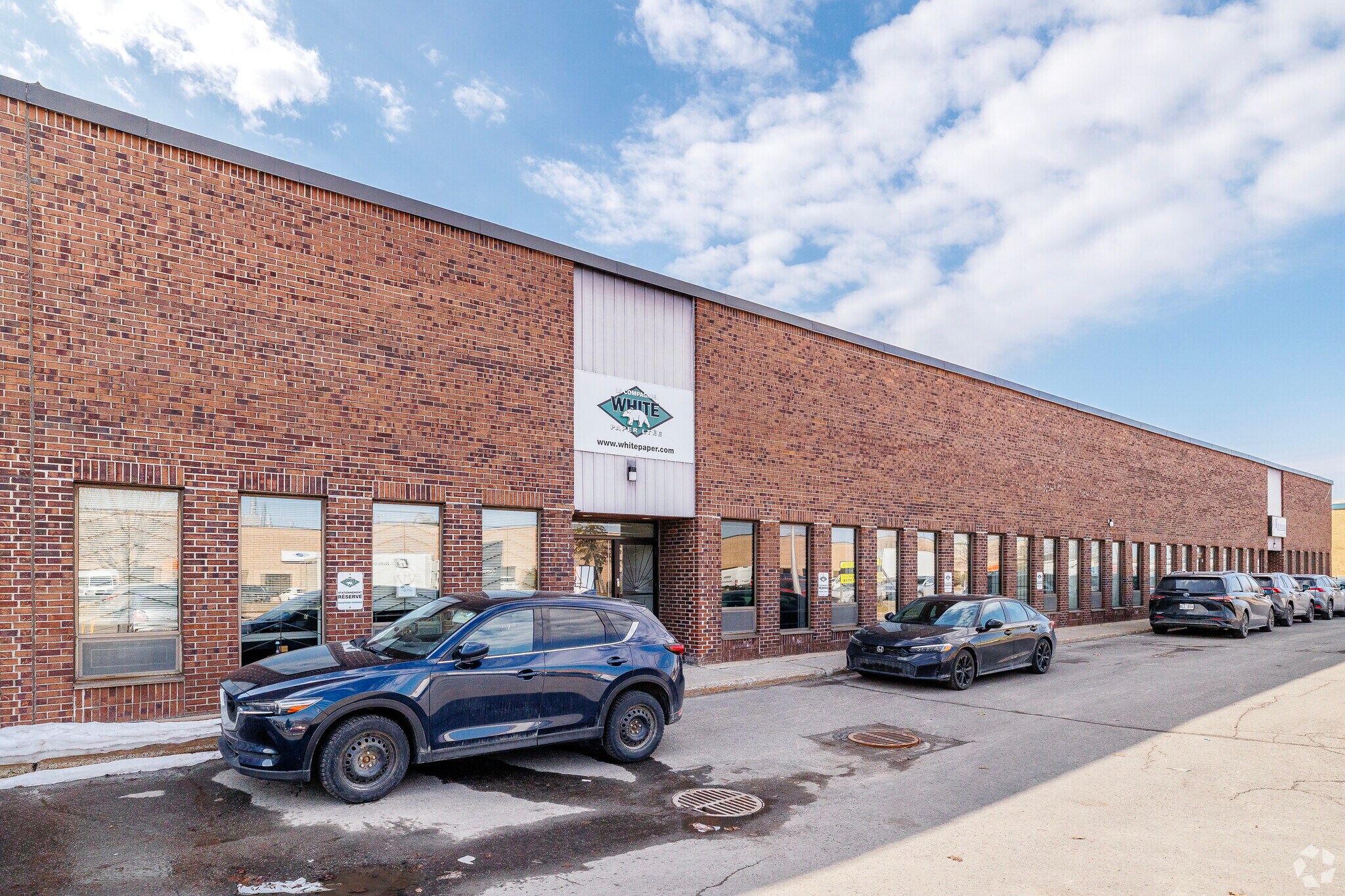 640-680 Rue Mccaffrey, Saint-Laurent, QC à louer Photo principale– Image 1 sur 4