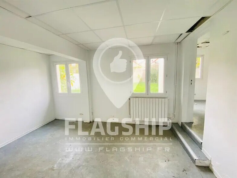 Local d’activités dans Les Pavillons-sous-Bois à louer - Photo de l’immeuble – Image 3 sur 10