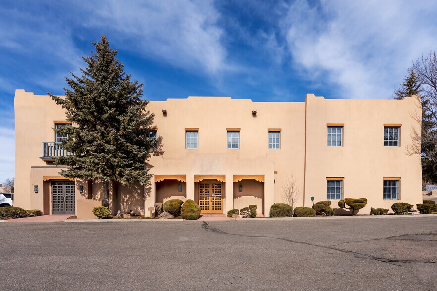1048 Paseo De Peralta, Santa Fe, NM à vendre - Photo de l’immeuble – Image 3 sur 18