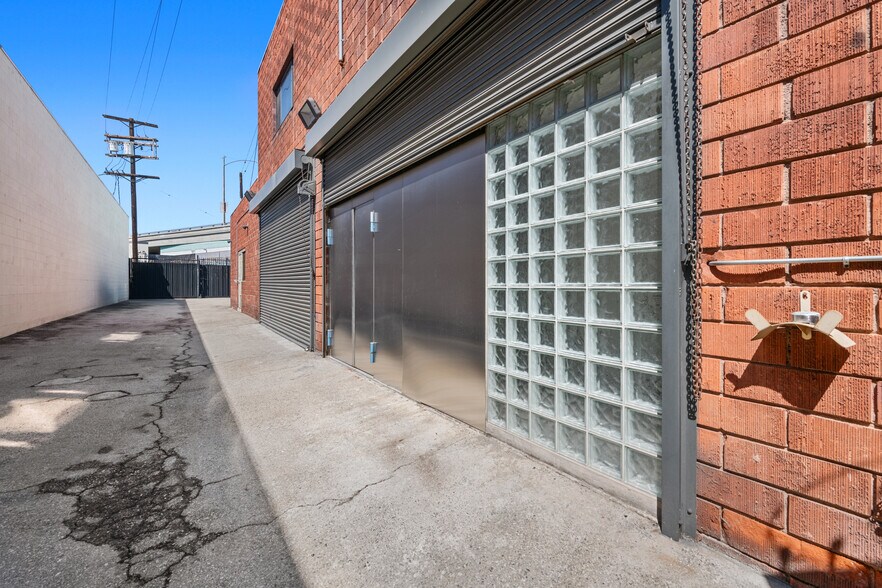1509 Mateo St, Los Angeles, CA à vendre - Photo de l’immeuble – Image 2 sur 31