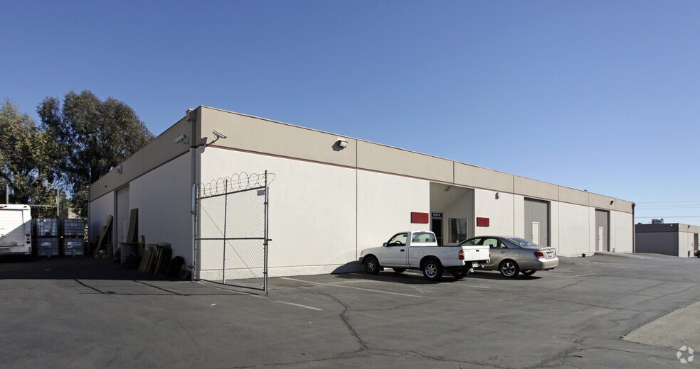5670 Arrow Hwy, Montclair, CA à louer - Photo de l’immeuble – Image 2 sur 2