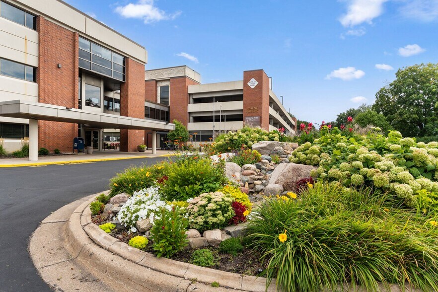 570 Asbury St, Saint Paul, MN à louer - Photo de l’immeuble – Image 2 sur 22