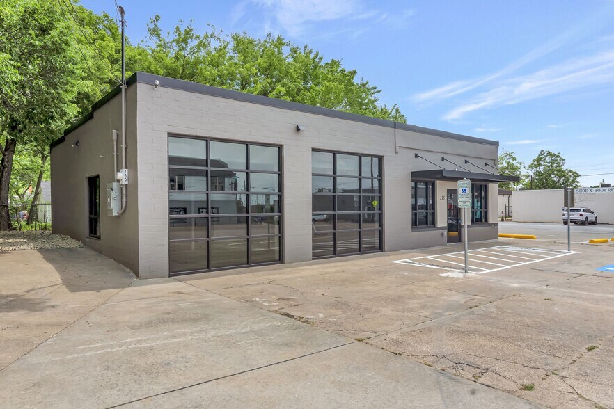 135 S Main St, Keller, TX à louer - Photo de l’immeuble – Image 3 sur 6