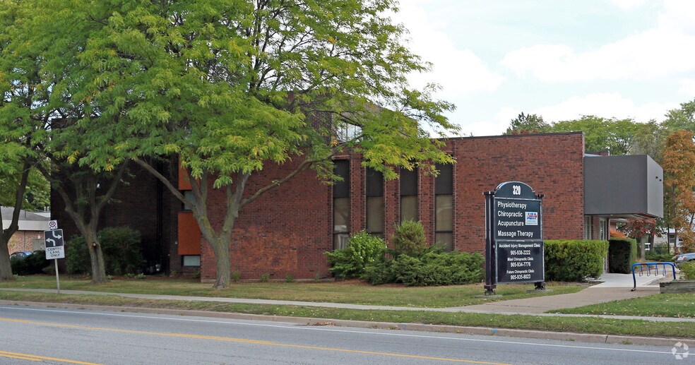320 Vine St, St Catharines, ON à louer - Photo de l’immeuble – Image 3 sur 4