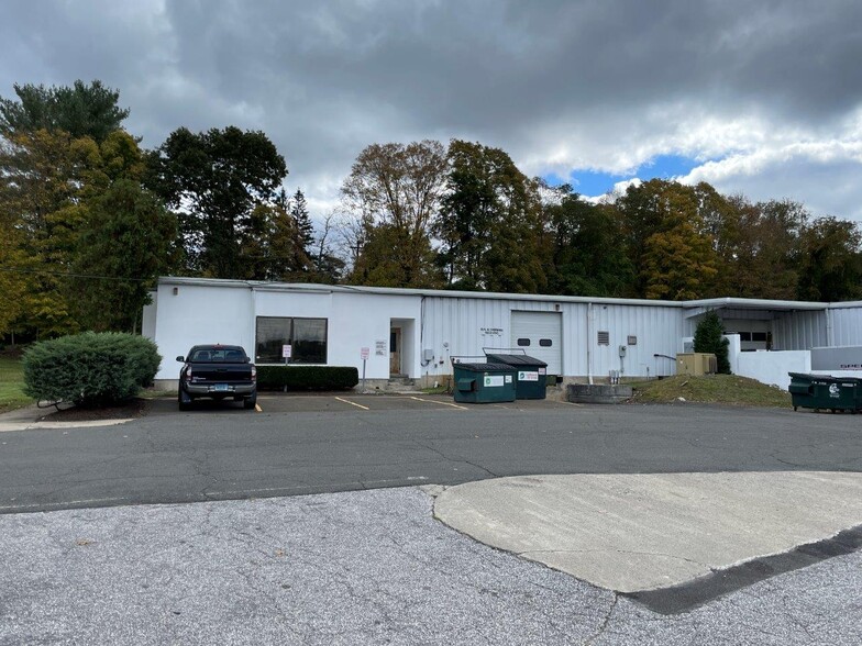 50-52 Miry Brook Rd, Danbury, CT à louer - Photo de l’immeuble – Image 2 sur 7