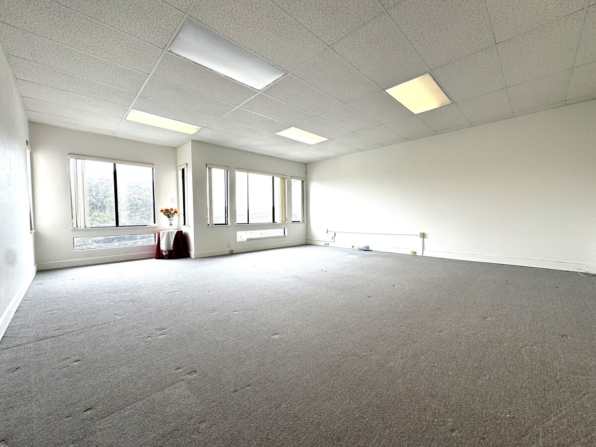 2301-2323 Noriega St, San Francisco, CA 94122 - Lot 202 -  - Photo intérieure - Image 1 of 16