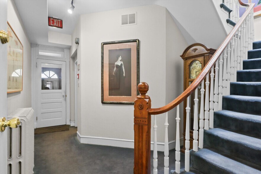 517 2nd St NE, Washington, DC à vendre - Hall d’entrée – Image 2 sur 12