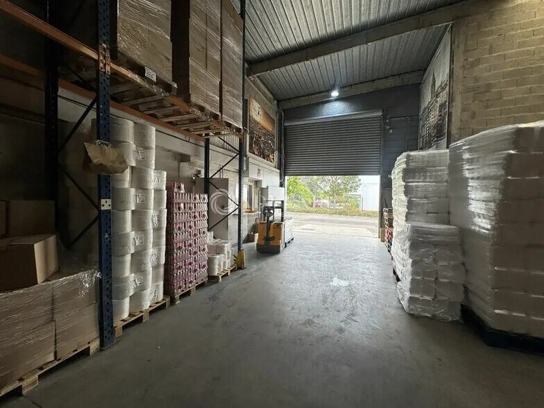 Local d'activités dans Sarcelles à vendre - Photo de l’immeuble – Image 3 sur 7