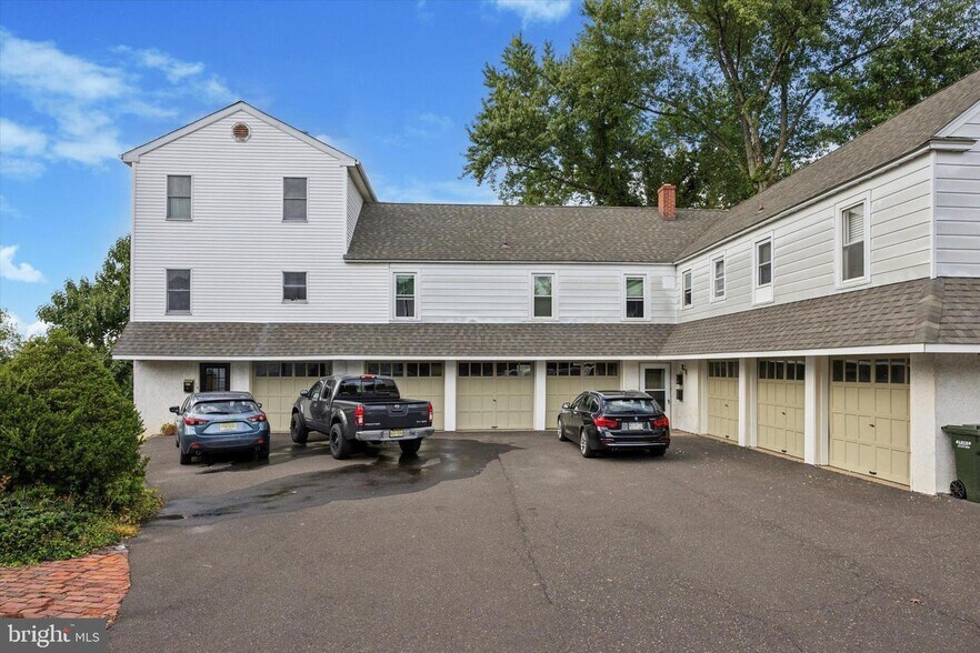 413 N Pine St, Langhorne, PA à vendre - Photo de l’immeuble – Image 2 sur 79