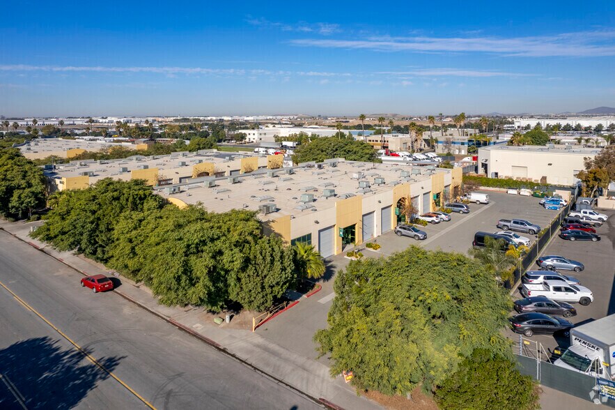 8684 Avenida De La Fuente, San Diego, CA à louer - Photo de l’immeuble – Image 2 sur 7