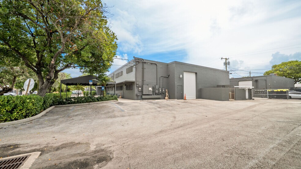 44 SE 9th St, Deerfield Beach, FL à louer - Photo de l’immeuble – Image 2 sur 15