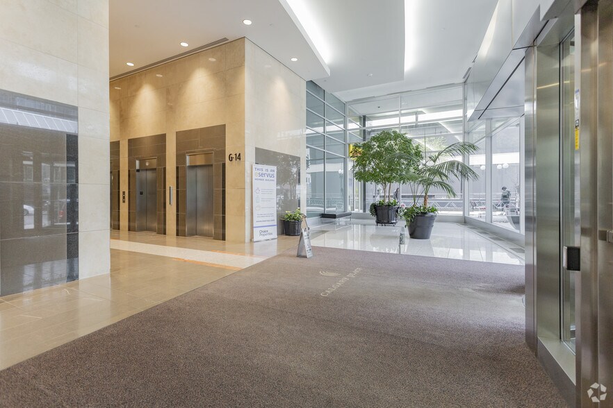 330 5th Ave SW, Calgary, AB à louer - Hall d’entrée – Image 2 sur 8