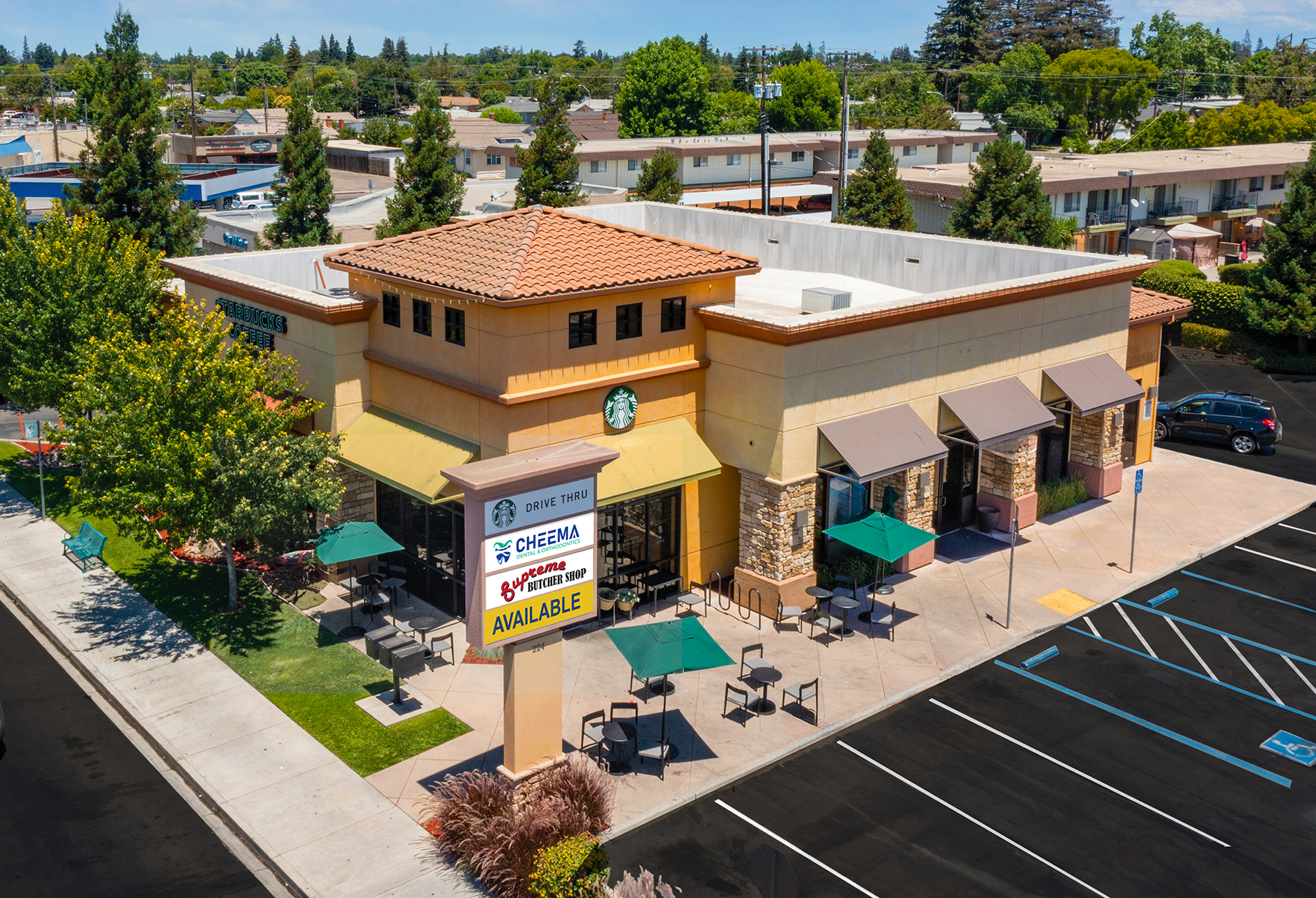 210 N Ham Ln, Lodi, CA à louer Photo de l’immeuble– Image 1 sur 3