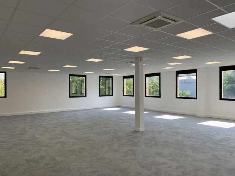 Bureau dans Créteil à louer - Photo de l’immeuble – Image 3 sur 7