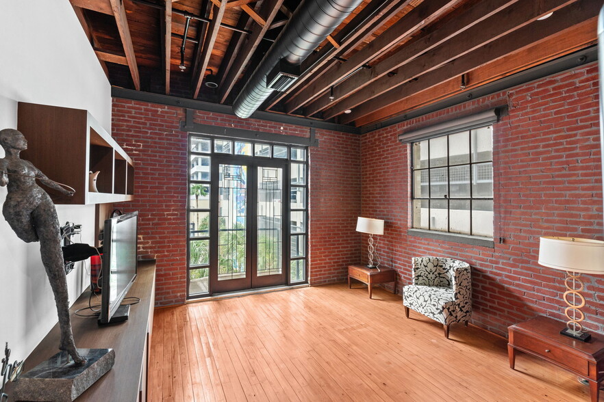 1121 E Twiggs St, Tampa, FL à louer - Photo intérieure – Image 3 sur 23