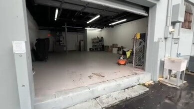 5245 NW 36th St, Miami Springs, FL à louer - Vidéo sur l’annonce professionnelle 