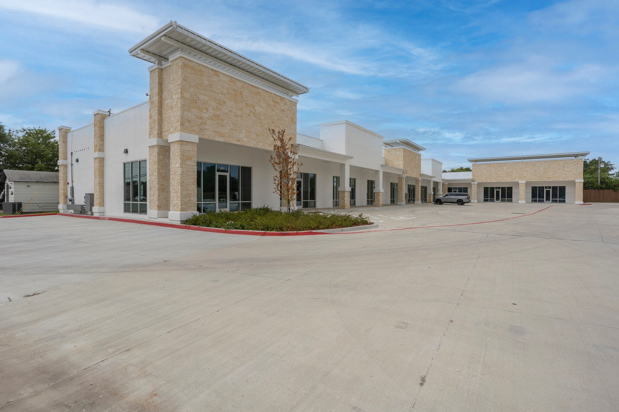 325 N Saginaw Blvd, Saginaw, TX à louer Photo de l’immeuble– Image 1 sur 15