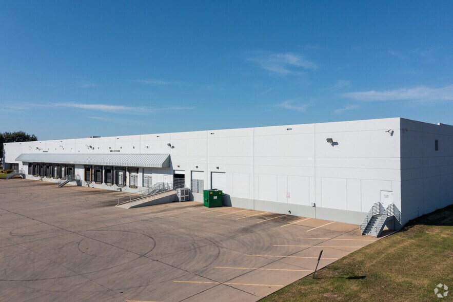 1101 John Burgess Dr, Fort Worth, TX à louer - Photo de l’immeuble – Image 3 sur 5