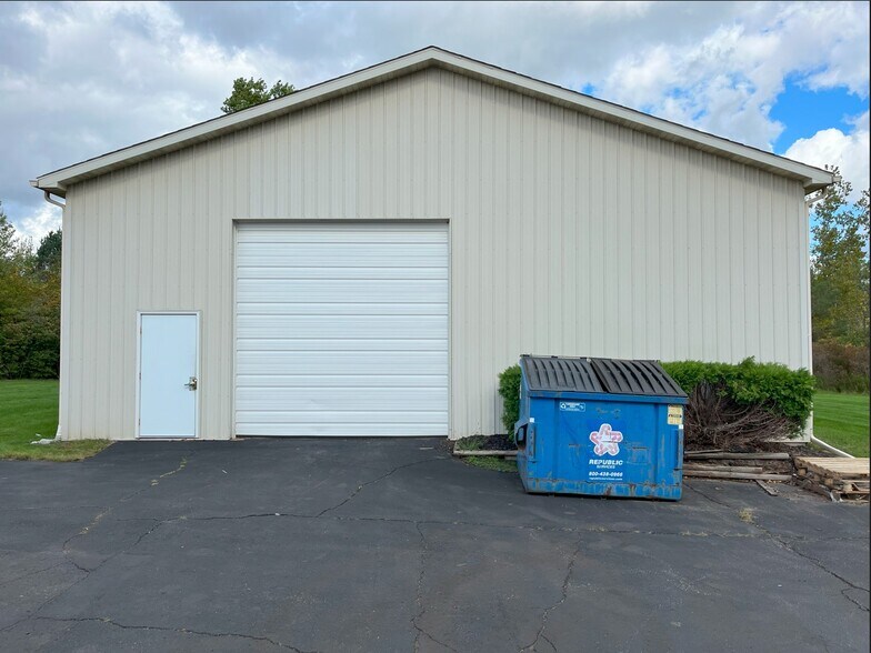 3387 E Bristol Rd -1, Burton, MI à vendre - Photo de l’immeuble – Image 2 sur 4