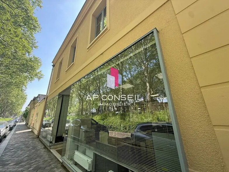 Local commercial dans Versailles à louer - Photo de l’immeuble – Image 2 sur 7
