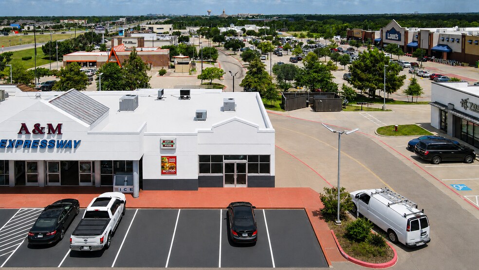 1103 William D Fitch Pky, College Station, TX à louer - Photo principale – Image 1 sur 6