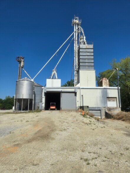 10199 S Wayne Rd, Warren, IN à vendre - Photo de l’immeuble – Image 3 sur 36