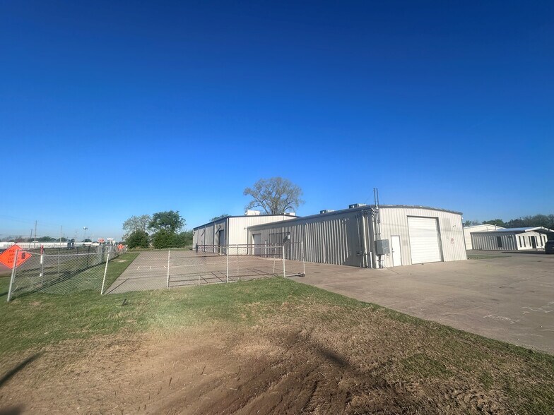 4606 N Mingo Rd, Tulsa, OK à louer - Photo de l’immeuble – Image 2 sur 5