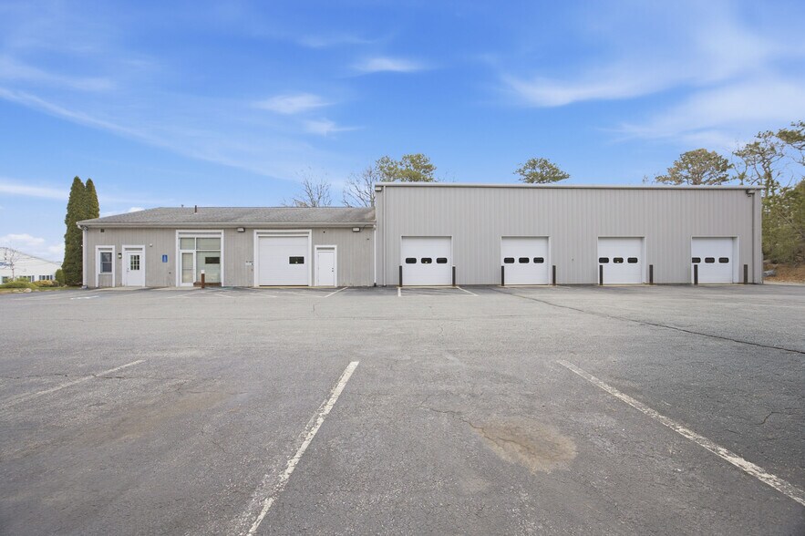 7 Colonel Dr, Bourne, MA à vendre - Photo de l’immeuble – Image 1 sur 36