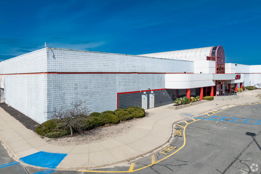 1025 Corporate Dr, Westbury, NY à louer - Photo de l’immeuble – Image 3 sur 5