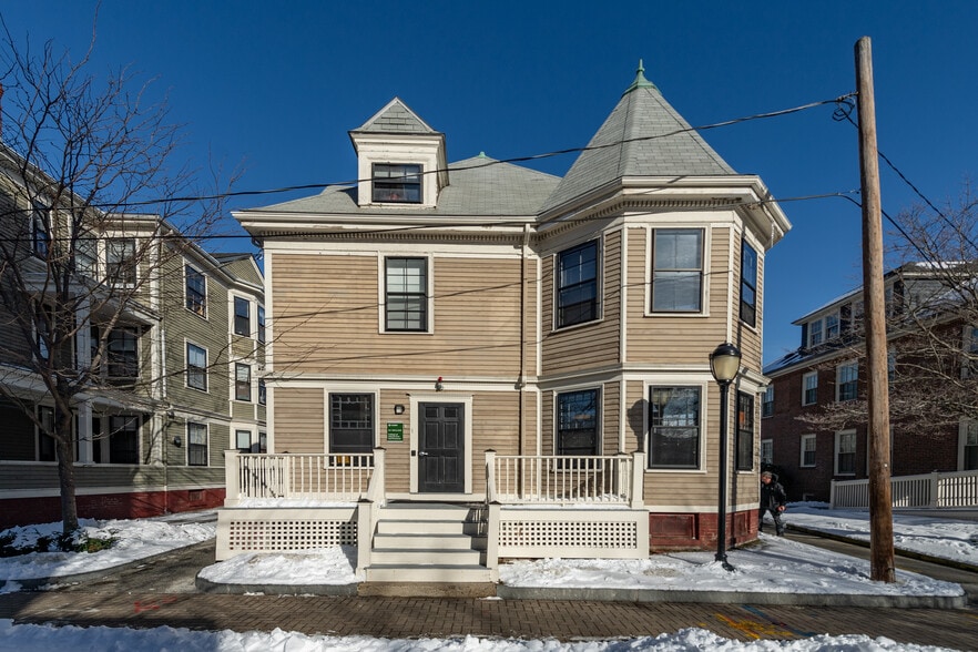 33 Mellen St, Cambridge, MA à vendre - Photo principale – Image 1 sur 1