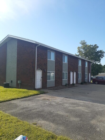 2520 Eastview Dr, Belleville, IL à vendre - Photo de l’immeuble – Image 2 sur 3