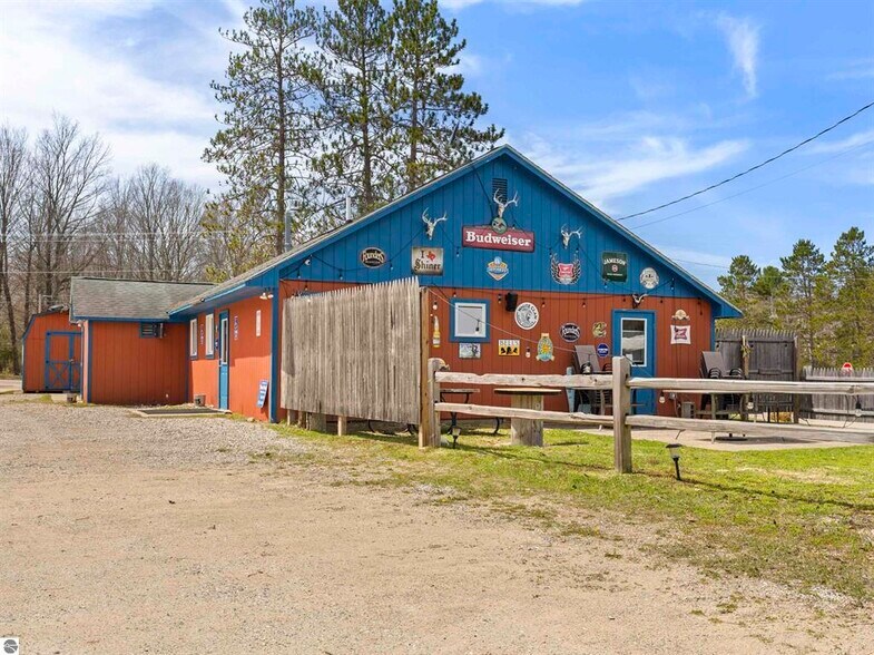 15015 US Highway 31, Beulah, MI à vendre - Photo de l’immeuble – Image 3 sur 49