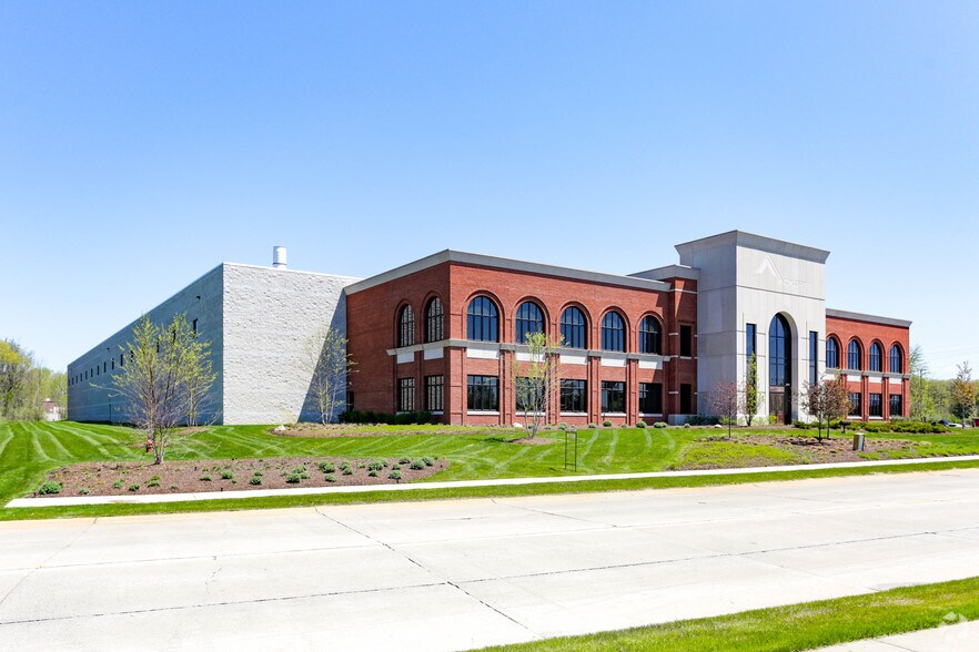 48668 Alpha Dr, Wixom, MI à louer - Photo de l’immeuble – Image 1 sur 4