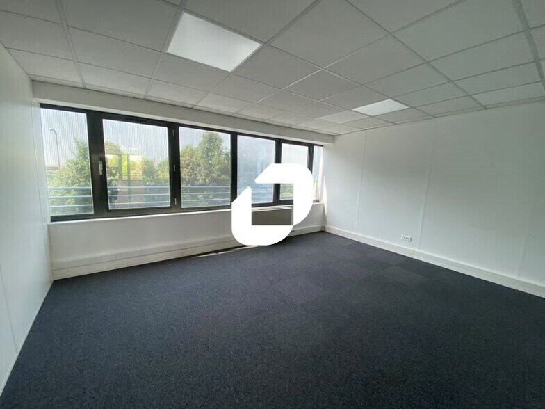 Bureau dans Le Thillay à louer - Photo intérieure – Image 2 sur 14