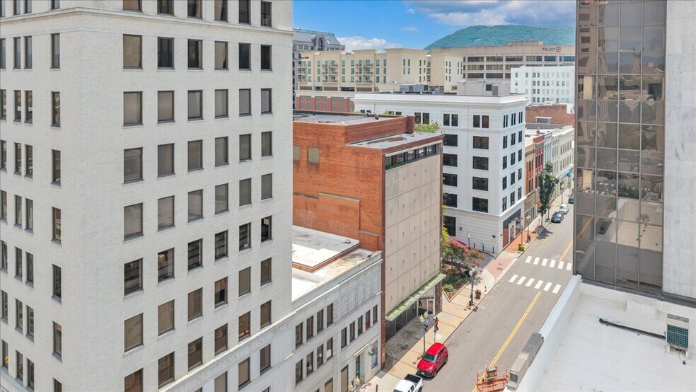 210 S Jefferson St, Roanoke, VA à vendre - Photo de l’immeuble – Image 3 sur 68