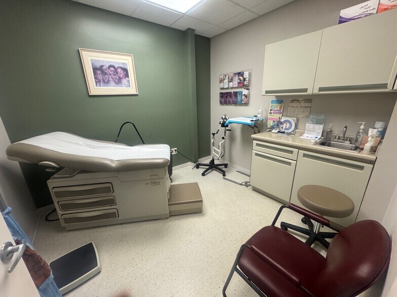 359 Centre St, Nutley, NJ à louer - Photo de l’immeuble – Image 3 sur 27