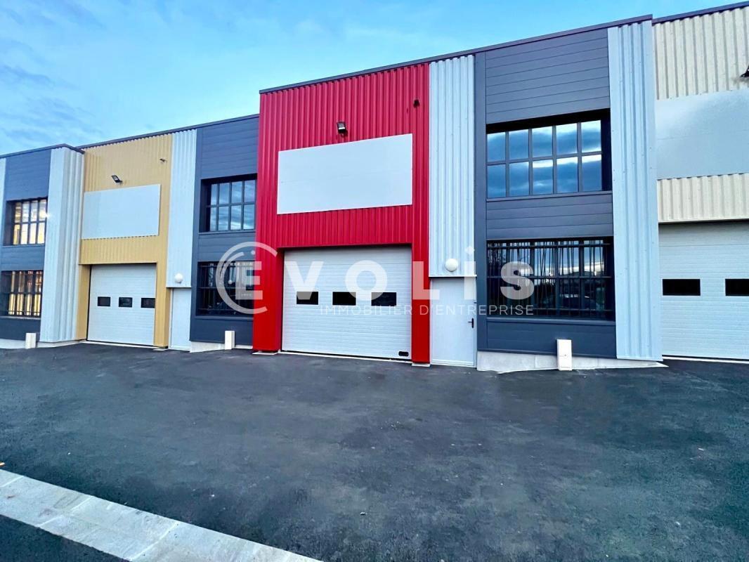 Local d’activités dans Ormoy à louer Photo de l’immeuble– Image 1 sur 9