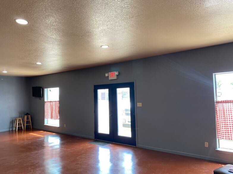 1309 E Milam St, Mexia, TX à vendre - Photo intérieure – Image 2 sur 36