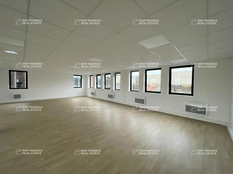 141 Boulevard De Valmy, Villeneuve-d'Ascq à louer - Photo de l’immeuble – Image 2 sur 6