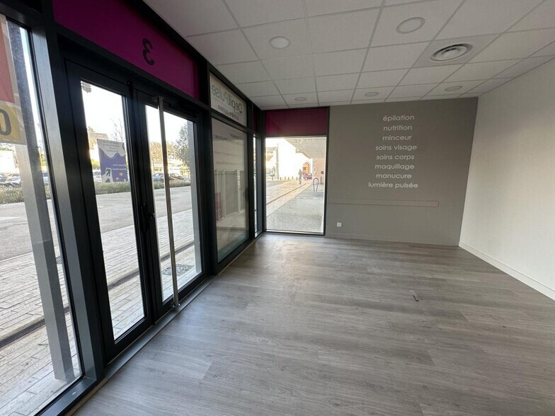 Local commercial dans Luisant à louer - Photo de l’immeuble – Image 3 sur 11