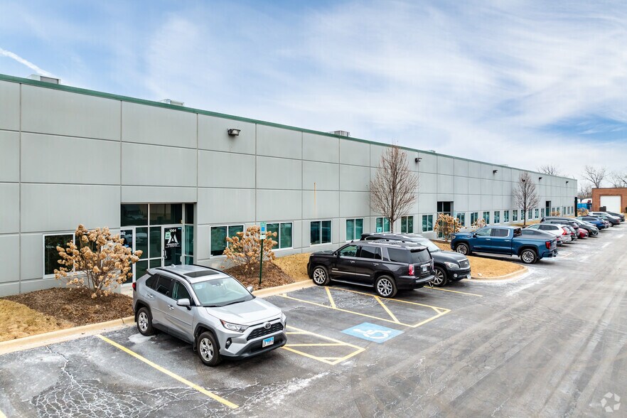 1060 N Garfield St, Lombard, IL à louer - Photo principale – Image 2 sur 5