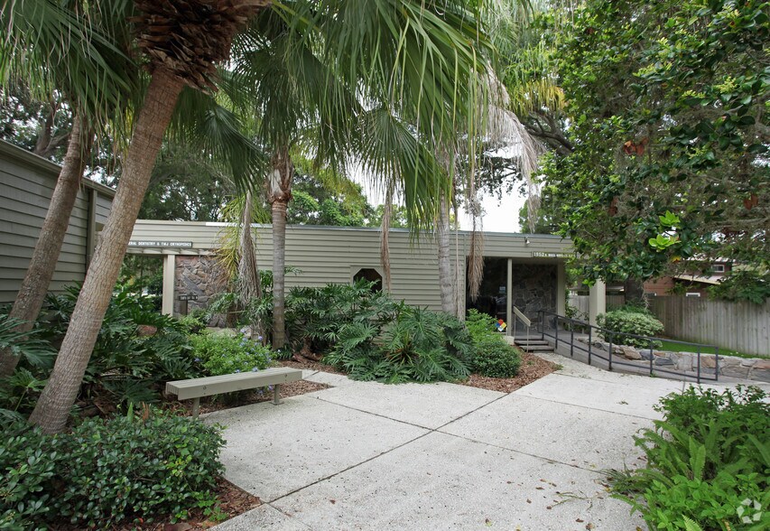 1952 Bayshore Blvd, Dunedin, FL à louer - Photo principale – Image 1 sur 18