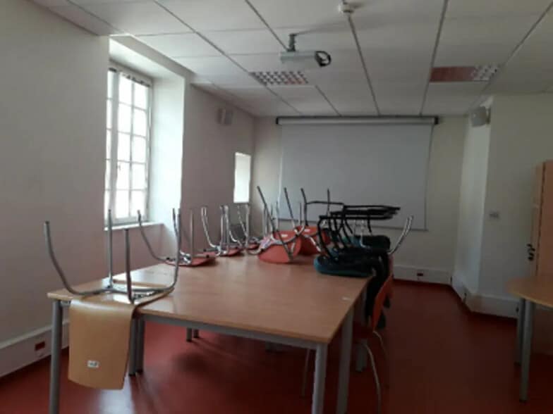 Bureau dans ANTRAN à louer - Photo de l’immeuble – Image 2 sur 5