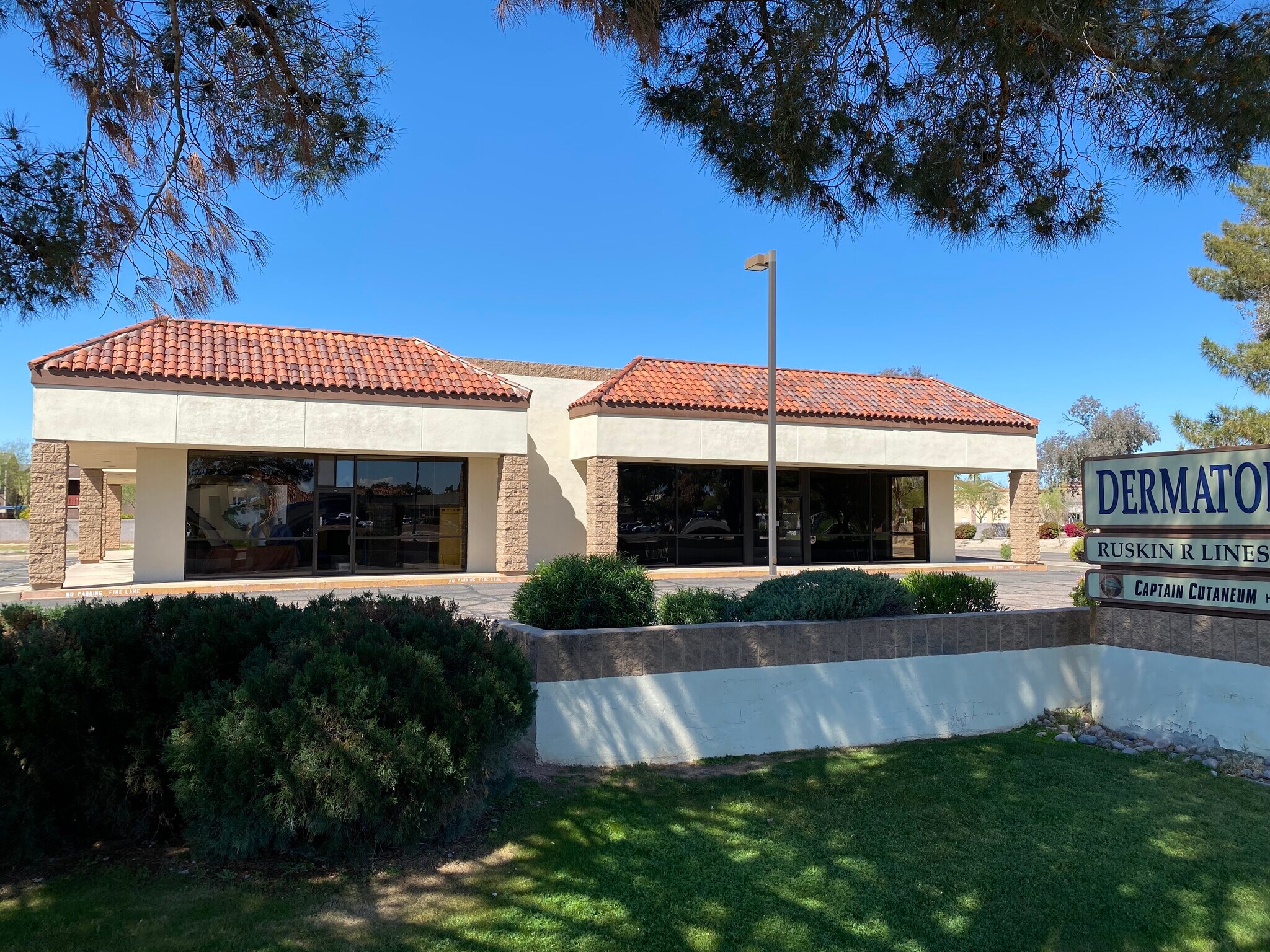 660 N Gilbert Rd, Gilbert, AZ à vendre Photo de l’immeuble– Image 1 sur 6