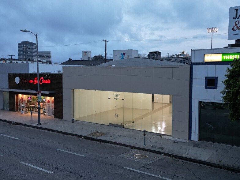 11807 Santa Monica Blvd, Los Angeles, CA à louer - Photo de l’immeuble – Image 2 sur 28